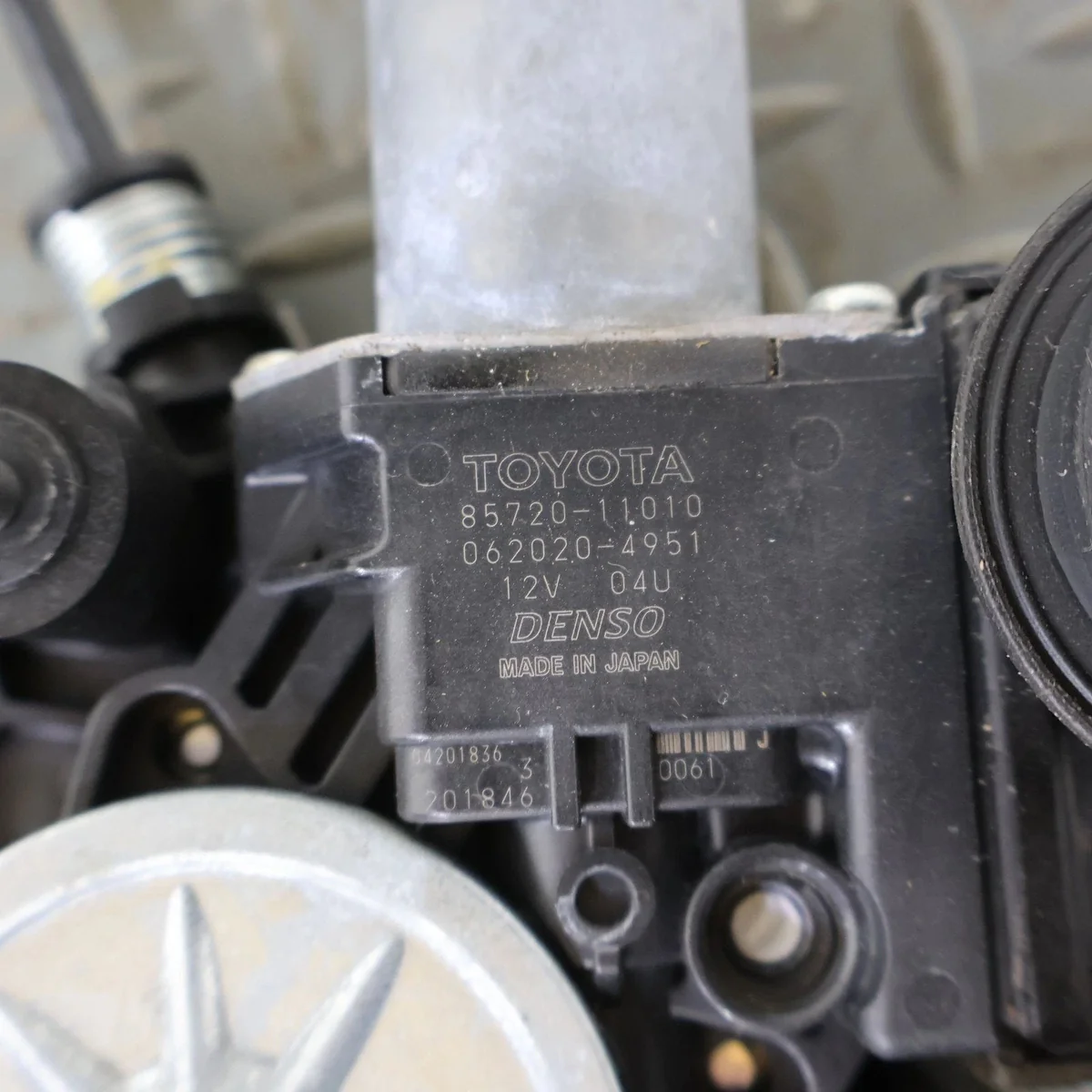 2018 Lexus LC500- FRONT DOOR REGULATOR - Image 6