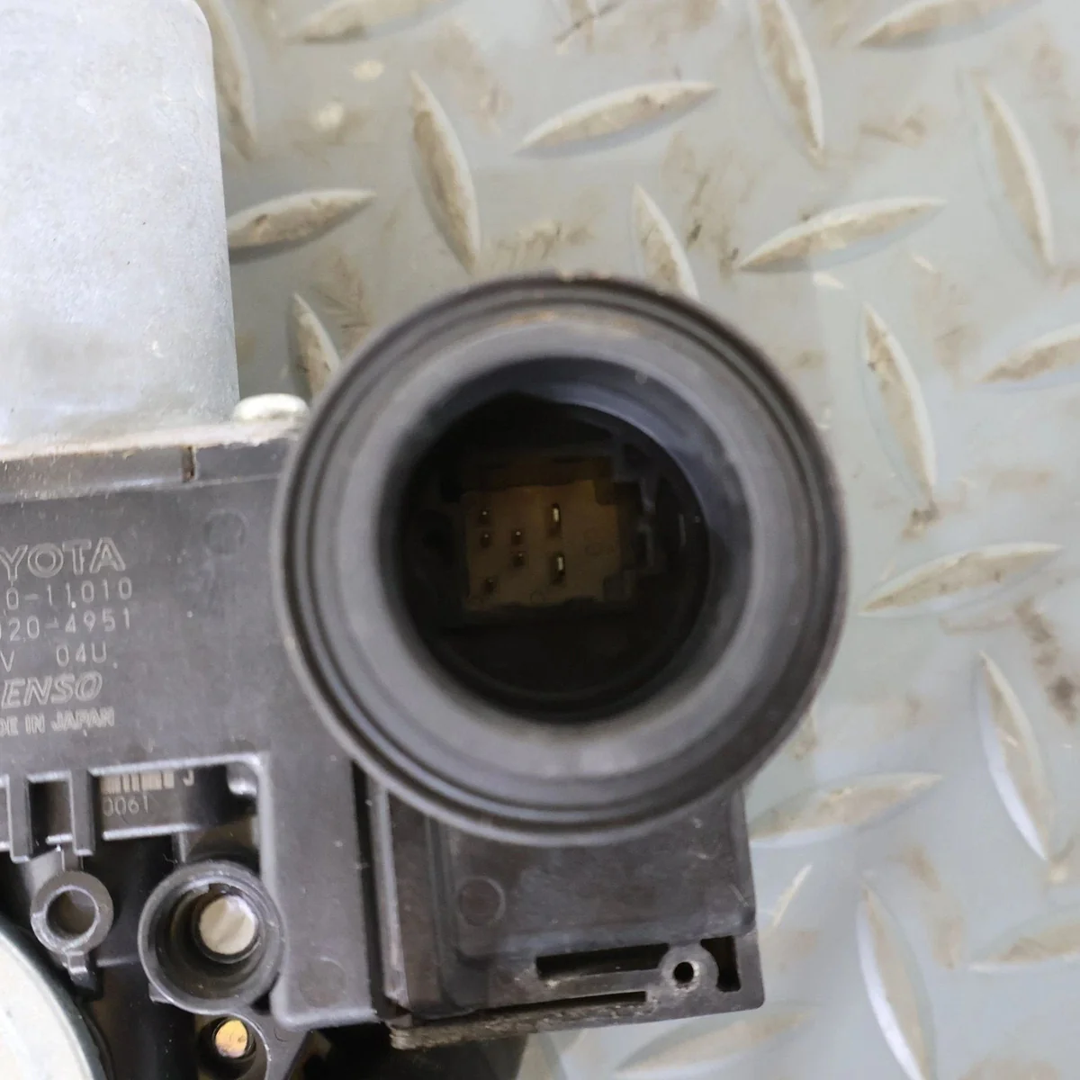 2018 Lexus LC500- FRONT DOOR REGULATOR - Image 7