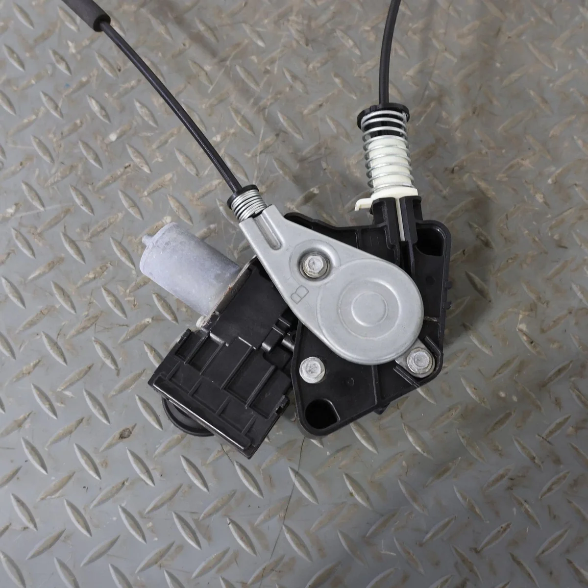 2018 Lexus LC500- FRONT DOOR REGULATOR - Image 12