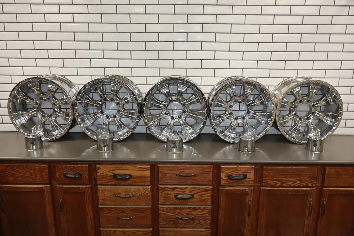 2003-2009 Hummer H2 20x10 Motto MT700 Wheel Set x5 8x165.1