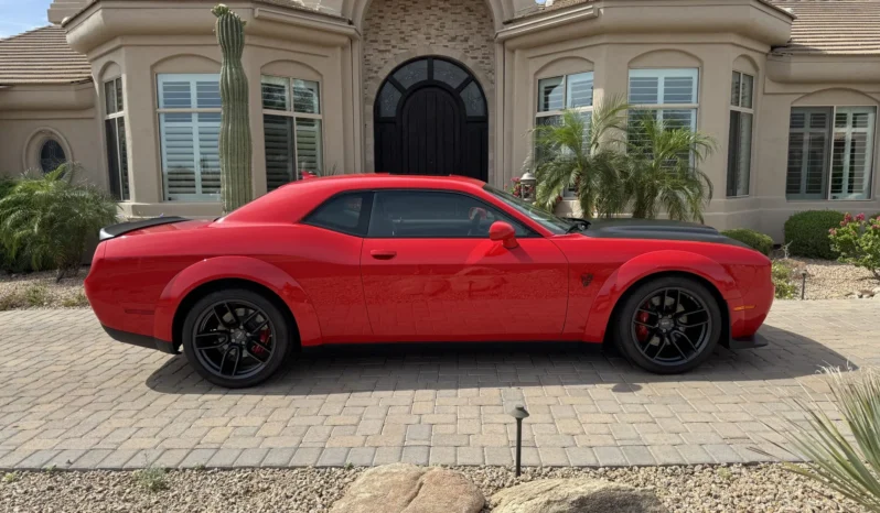
								2,300-Mile 2018 Dodge Challenger SRT Demon full									